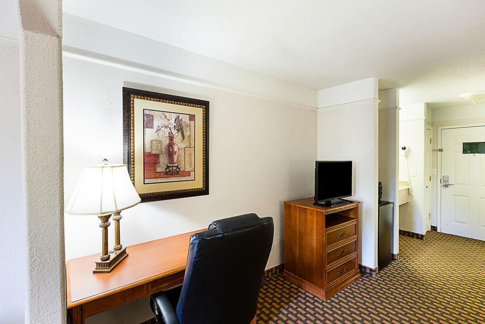 Quality Inn & Suites Seaworld North San Antonio Zewnętrze zdjęcie